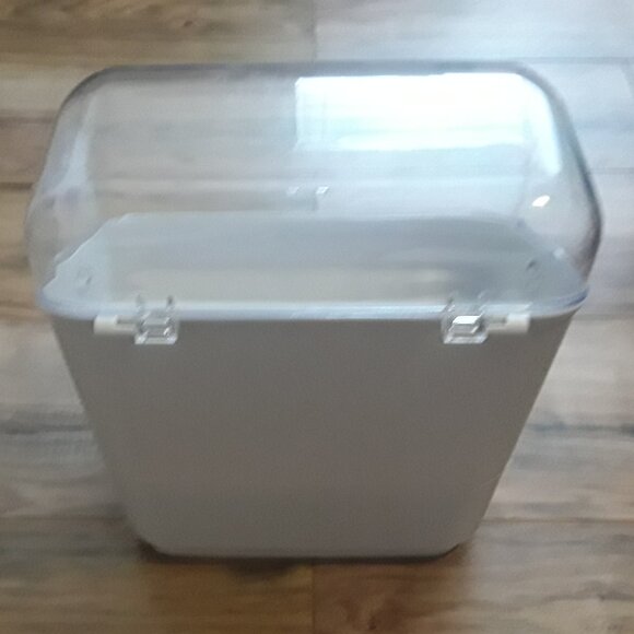 Cosmetic storage box w/dust free lid, top compartment, Excellent Condition - Picture 5 of 6
